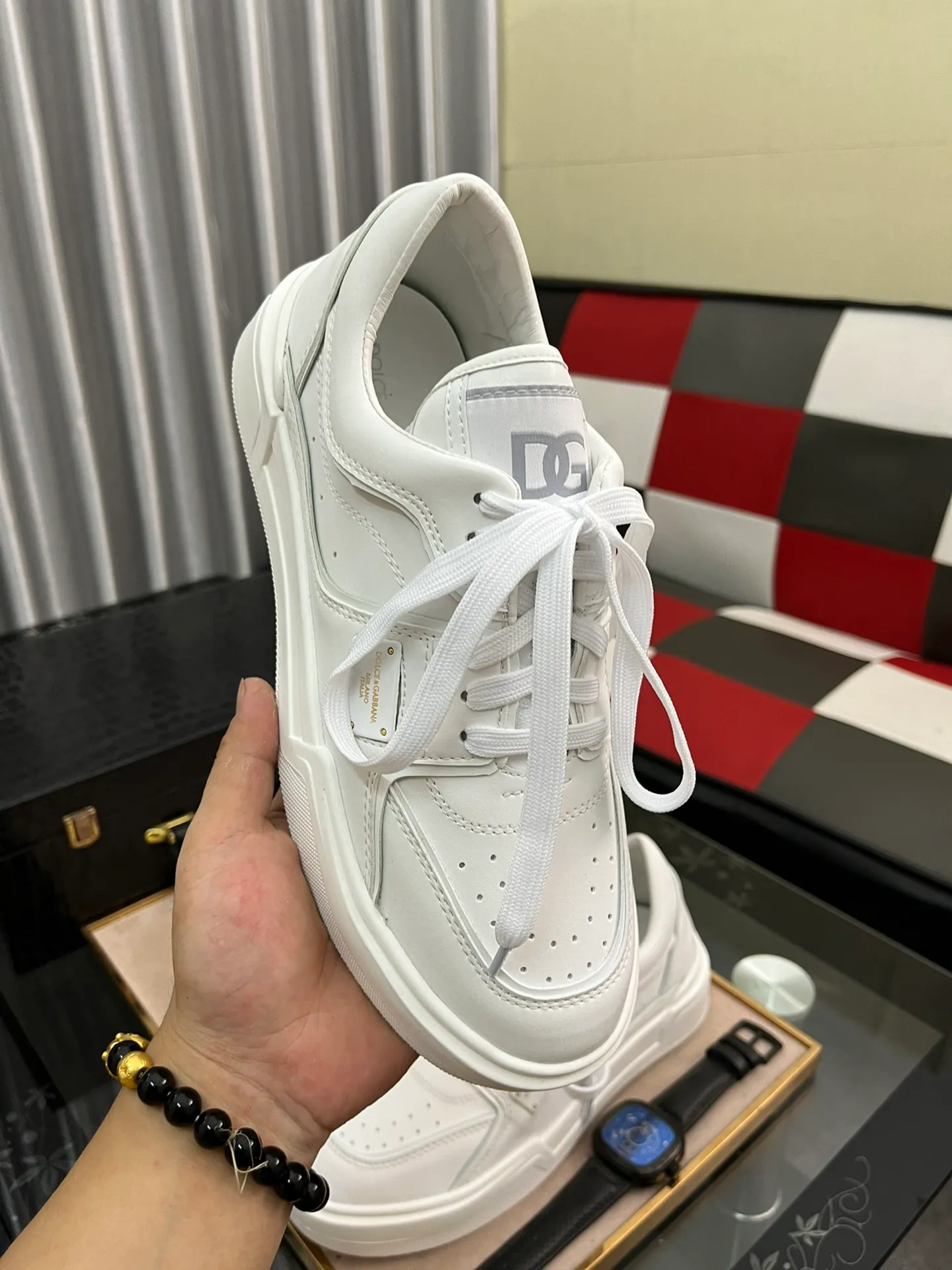 Ex-factory price 480⌚️⌚️DG Men's latest spring and summer 2022, this year's main style, there is no one of them. Super popular and handsome casual shoes. This style inherits the D family's always a little exaggerated yet fashionable style. Exquisite workmanship 🔸Many people love the use of silk cowhide, silk sheepskin lining, [strong][strong][strong] 🔸[strong][strong][strong], a perfect interpretation of the latest inspiration for shoes Classic and fashion are integrated, luxury dream surpasses fashion and high-end quality 💪💪Rubber outsole Size: 38-45, 5⃣️ colors available